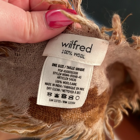 Wilfred Reversible Wool Blanket Scarf - Picture 4 of 4